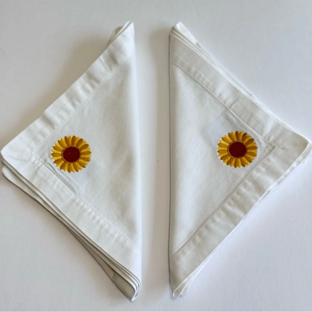 Williams Sonoma Vintage Sunflower Embroidered Cotton Napkins Set 2